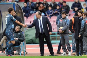 Napoli-Udinese stretta di mano Benitez-Gabbiadini dopo la sostituzione