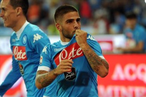 Napoli-Lazio 5-0 Insigne bacia la maglia