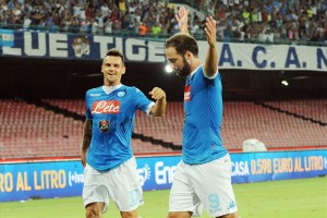 Napoli-Sampdoria esultanza secondo gol Higuain con Maggio