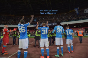 Saluto ai tifosi_DMF_1855 Napoli-Chievo 5/3/2016 foto De Martino