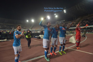 Saluto ai tifosi_DMF_1865 Napoli-Chievo 5/3/2016 foto De Martino